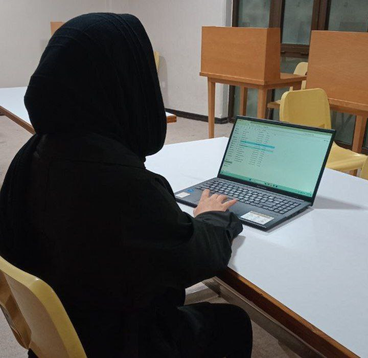 اهدای-لپتاپ-و-موبایل--به-دانشجوی-حسابداری-در-سقز